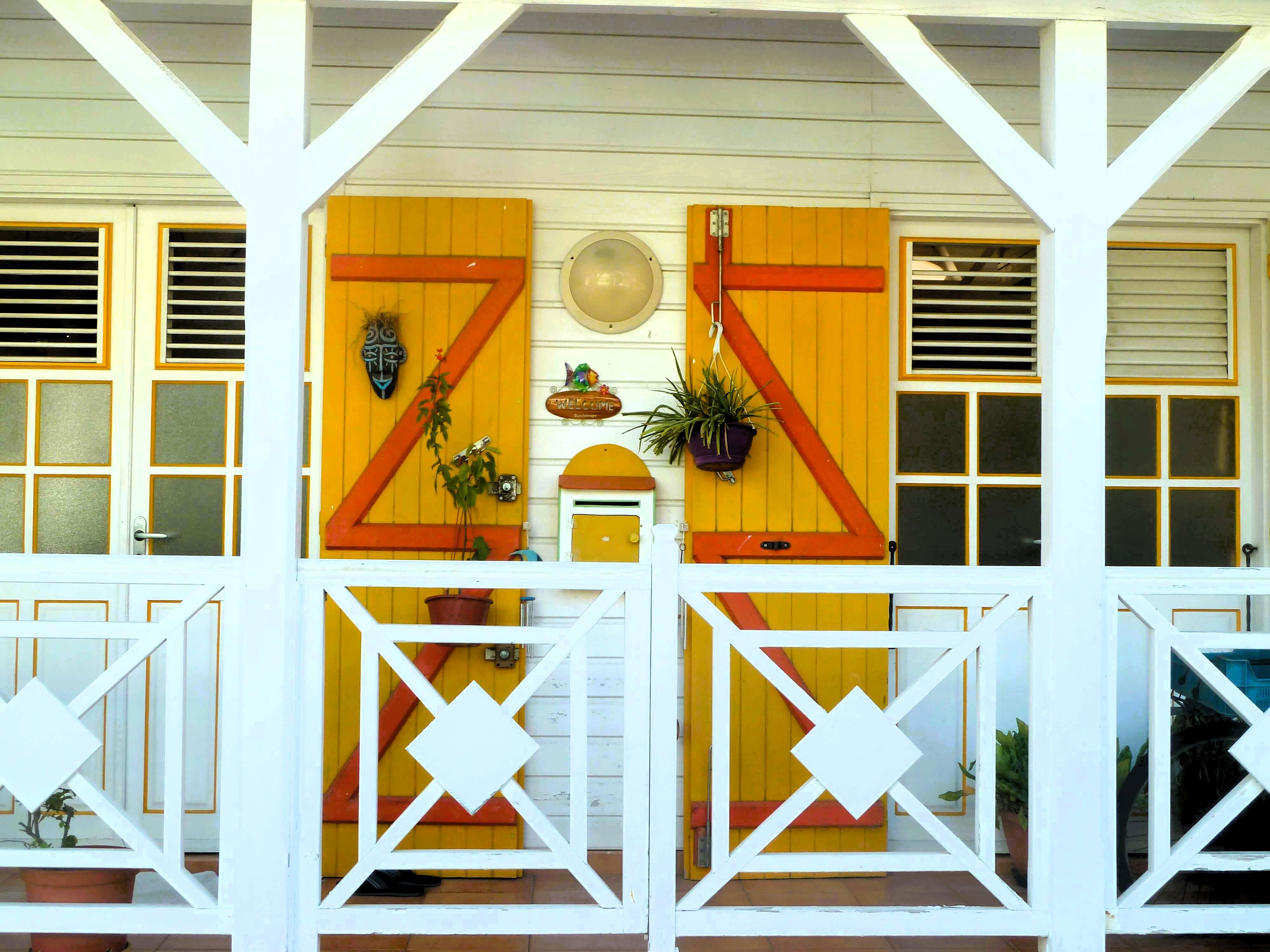 Les Saintes Colours